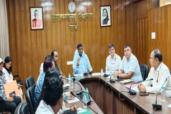 SIR-2026 अभियान की समीक्षा बैठक करते उपायुक्त मंजूनाथ भजन्त्री