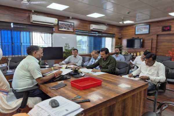 मुख्यमंत्री स्वास्थ्य सहायता योजना की समीक्षा