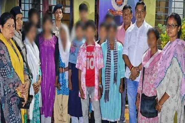 काम की तलाश में निकले 11 नाबालिगों को चक्रधरपुर स्टेशन पर रेस्क्यू किया गया