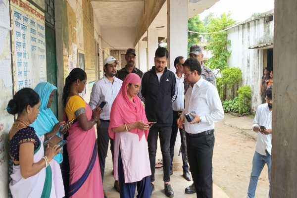 हजारीबाग में SIR अभियान का निरीक्षण