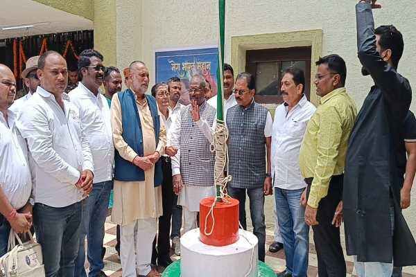झारखंड इंटक महाधिवेशन में शामिल नेता और श्रमिक प्रतिनिधि