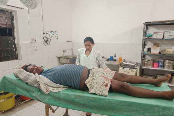 बाइक हादसे में दो युवक घायल