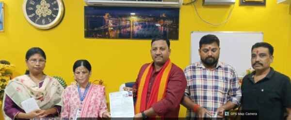 चास मेयर ने BLO को सौंपा Enumeration फॉर्म