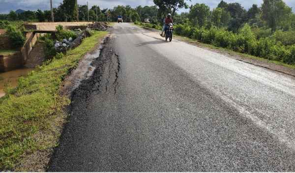 बनते ही उखड़ने लगा पातकुम-लावा मार्ग