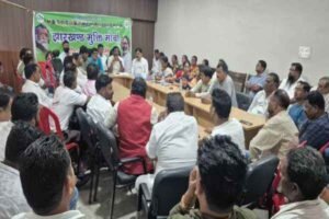 सरायकेला परिसदन में आयोजित झामुमो जिला बैठक