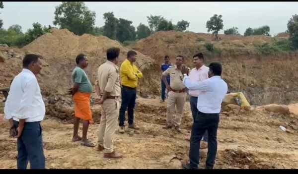 जमानत के बाद फिर सक्रिय हुए पत्थर माफिया, जंगल में अवैध खनन