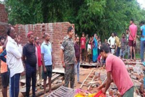 छज्जा गिरने से मां-बेटे की जान गई