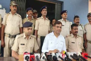 350 पेटी फर्जी विदेशी शराब जब्त, 50 लाख की फैक्ट्री पर छापा
