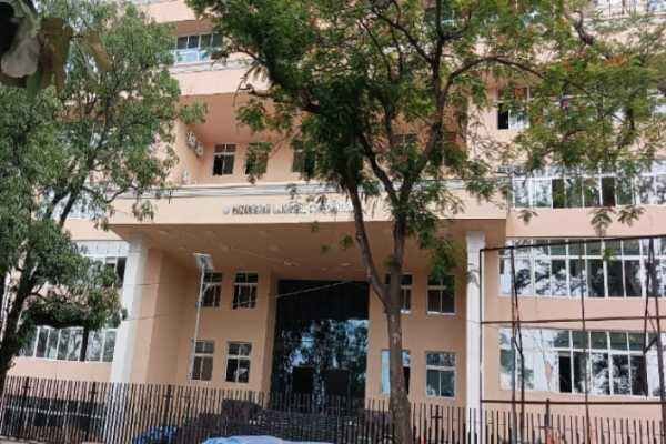 हजारीबाग में अवैध होर्डिंग्स पर नगर निगम सख्त