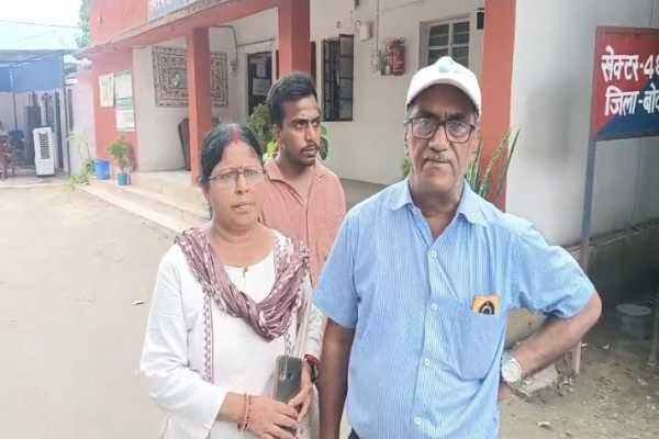 दिनदहाड़े बाइक सवार बदमाशों ने महिला के गले से 10 ग्राम सोने की चेन झपटी