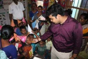 DC ने बच्चों संग मनाया जन्मदिन