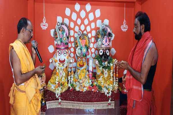 नवयौवन दर्शन के लिए उमड़े श्रद्धालु