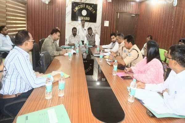 बोकारो परिसदन में विभागीय मामलों की समीक्षा करती सदाचार समिति