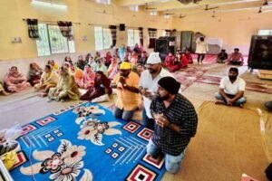 गुरुद्वारा साहिब में मत्था टेकते नगर परिषद अध्यक्ष व उपाध्यक्ष