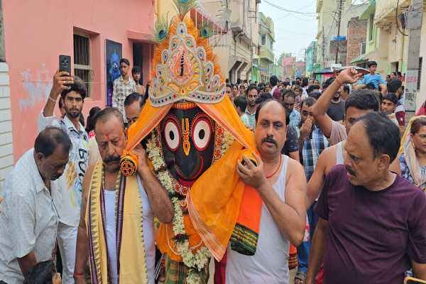 चक्रधरपुर में भगवान जगन्नाथ की ऐतिहासिक रथयात्रा में उमड़े श्रद्धालु