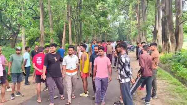 खिलाड़ियों ने गेट पर किया विरोध प्रदर्शन