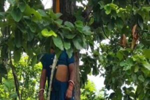 महिला का शव मिलने के बाद जांच में जुटी पुलिस