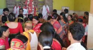 सरायकेला में श्रद्धा से पूजी जा रही मां विपदतारिणी, प्राचीन दुर्गा मंदिर में उमड़ी श्रद्धालुओं की भीड़