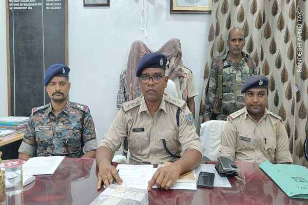 शंकर लागुरी हत्याकांड में गिरफ्तार दो आरोपी और बरामद हथियार