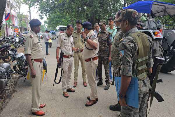 चतरा SP के आवास के सामने हत्याकांड