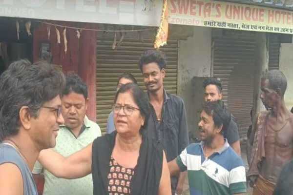 सरायकेला : आदित्यपुर में दिनदहाड़े चेन स्नेचिंग, अपराधियों के हौसले बुलंद, लोग दहशत में