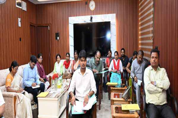 कस्तूरबा नामांकन समिति की बैठक में शामिल अधिकारी