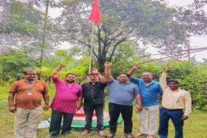 बोकारो थर्मल में BMS का स्थापना दिवस मनाते यूनियन के पदाधिकारी और सदस्य