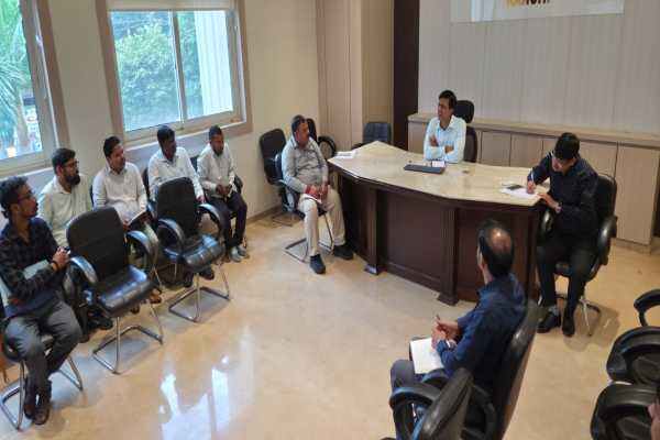 कम्युनिटी हॉल की ऑनलाइन बुकिंग व्यवस्था की समीक्षा बैठक