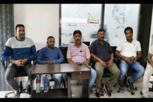 प्रेस वार्ता करते चैंबर पदाधिकारी