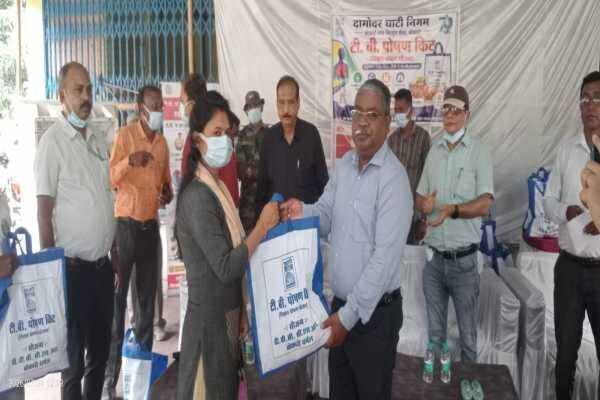 टीबी मरीजों को पोषाहार किट वितरण