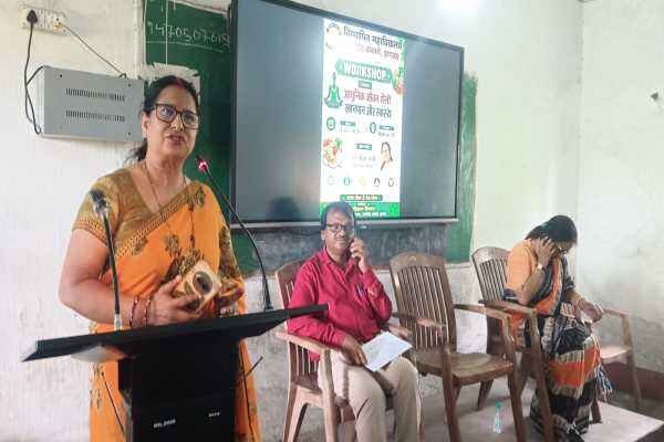 कार्यशाला में उपस्थित शिक्षक एवं छात्र