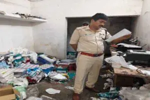 अवैध लॉटरी छापाखाने पर पुलिस की छापेमारी