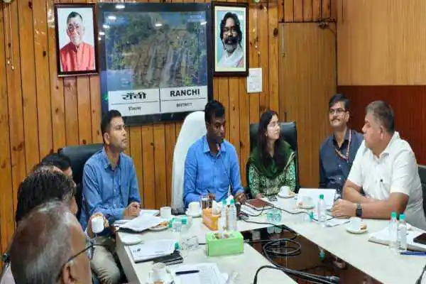 राजस्व मामलों की समीक्षा बैठक