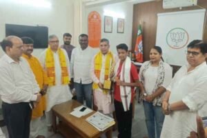 Jharkhand's Prithvi Dev Bhattacharya won gold in the All India Gymnastics Championship and was honored at the BJP state office.