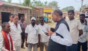 Palamu: Questions raised about the health system after the death of 5 people in Sikka village, former minister Krishnanand Tripathi criticized the government.