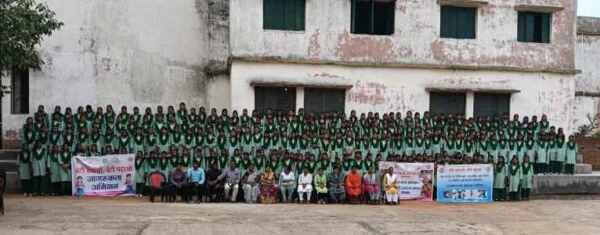 Giridih: Information on menstrual hygiene was provided at Kasturba School, awareness was created against child marriage and human trafficking.