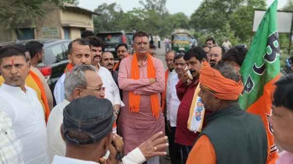 Hazaribagh: Major breakthrough in the construction of Giddi-Damodar bridge, tender process completed, MP Manish Jaiswal inspected.