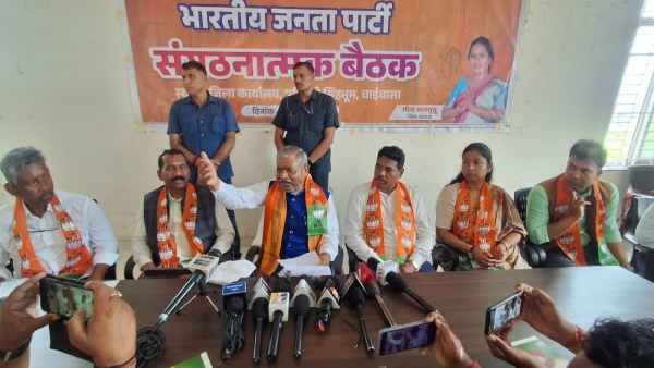Allegations of looting of DMFT funds in Chaibasa, Hemant government should issue a white paper: Babulal Marandi