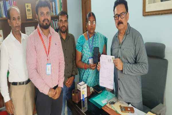 MP Sukhdeo Bhagat filled out the census form.