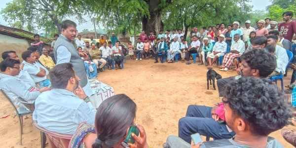 Congress leader Bandhu Tirkey in Gumla said, "We will not let the name of even a single valid voter be left out. It is the responsibility of the Congress to protect democracy."