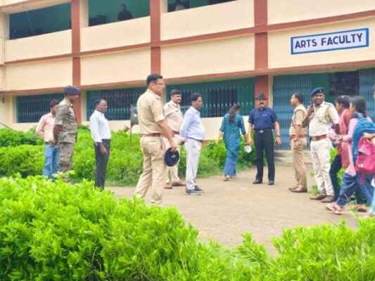 Ramgarh Police launches major women's safety campaign: Foot patrols outside schools and colleges under the "Prahari" initiative, cracking down on miscreants.