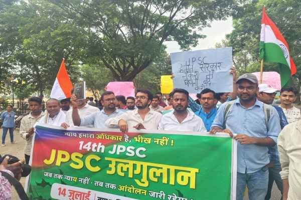 Ranchi: Candidates protest over 14th JPSC exam results, gherao commission office