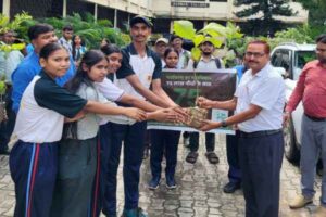 Ranchi: Distribution of saplings under the 'One Tree, One Life' campaign at Marwari College