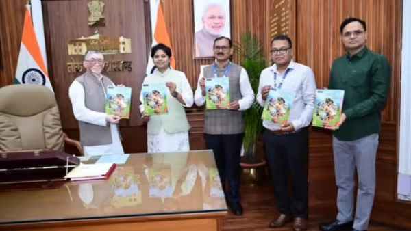 The Governor released the magazine Sohrai of the Passport Office.
