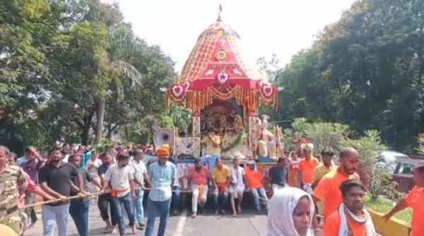 Bokaro: After staying at Mausibari for 9 days, Lord Jagannath returned with sister Subhadra and brother Balarama, devotees continued to dance in the devotional atmosphere.
