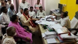 Land dispute simmers in Hazaribagh: MP Manish Jaiswal reaches Sitagarha, questions unilateral administrative action