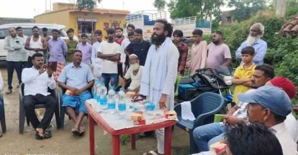 Saraikela: JLKM leader Tarun Mahato received a grand welcome in Amda village, villagers raised the issue of water, road and employment