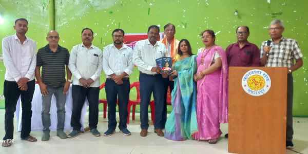 Jamshedpur: The auditorium of Kush Bhavan reverberated with the ghazals and poems of Shringar Rasa poet Ankita Sinha, leaving the audience spellbound.