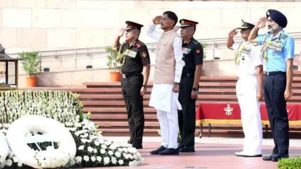 Minister of State for Defence Sanjay Seth and top military leadership paid rich tributes at the National War Memorial.