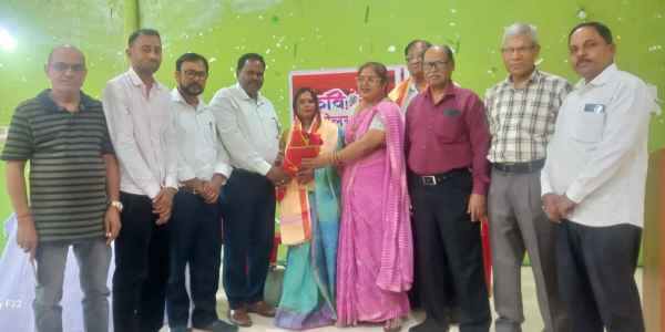Jamshedpur: The auditorium of Kush Bhavan reverberated with the ghazals and poems of Shringar Rasa poet Ankita Sinha, leaving the audience spellbound.